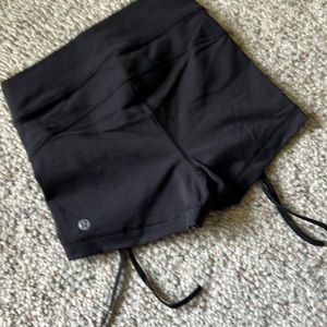 Lululemon size 2 cinch up yoga shorts